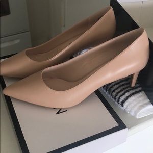 Nine West natural pumps heels size 9.5